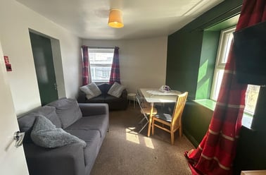 Hill Park Crescent, Flat 2, Greenbank, Plymouth - Image 2